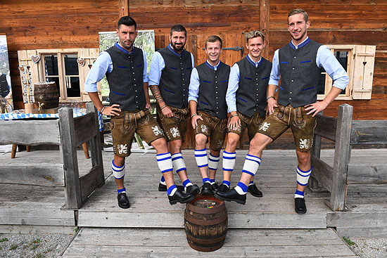 TSV 1860 München ist eingekleidet zur Wiesn-Zeit von Trachen Angermaier  (©Foto: Felix Hörhager für Angermaier)